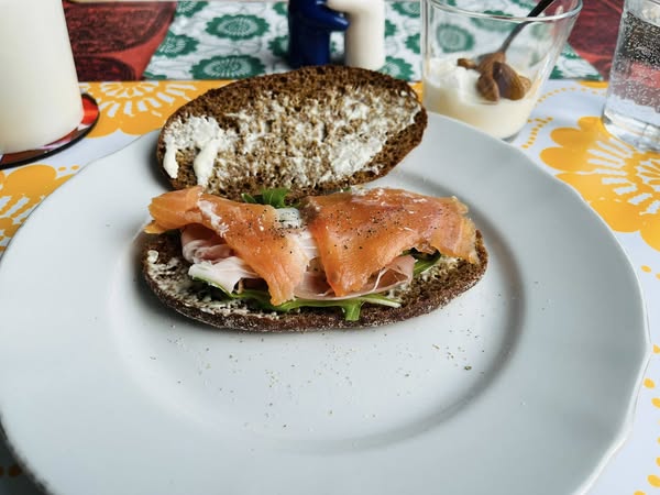salmon sandwitch